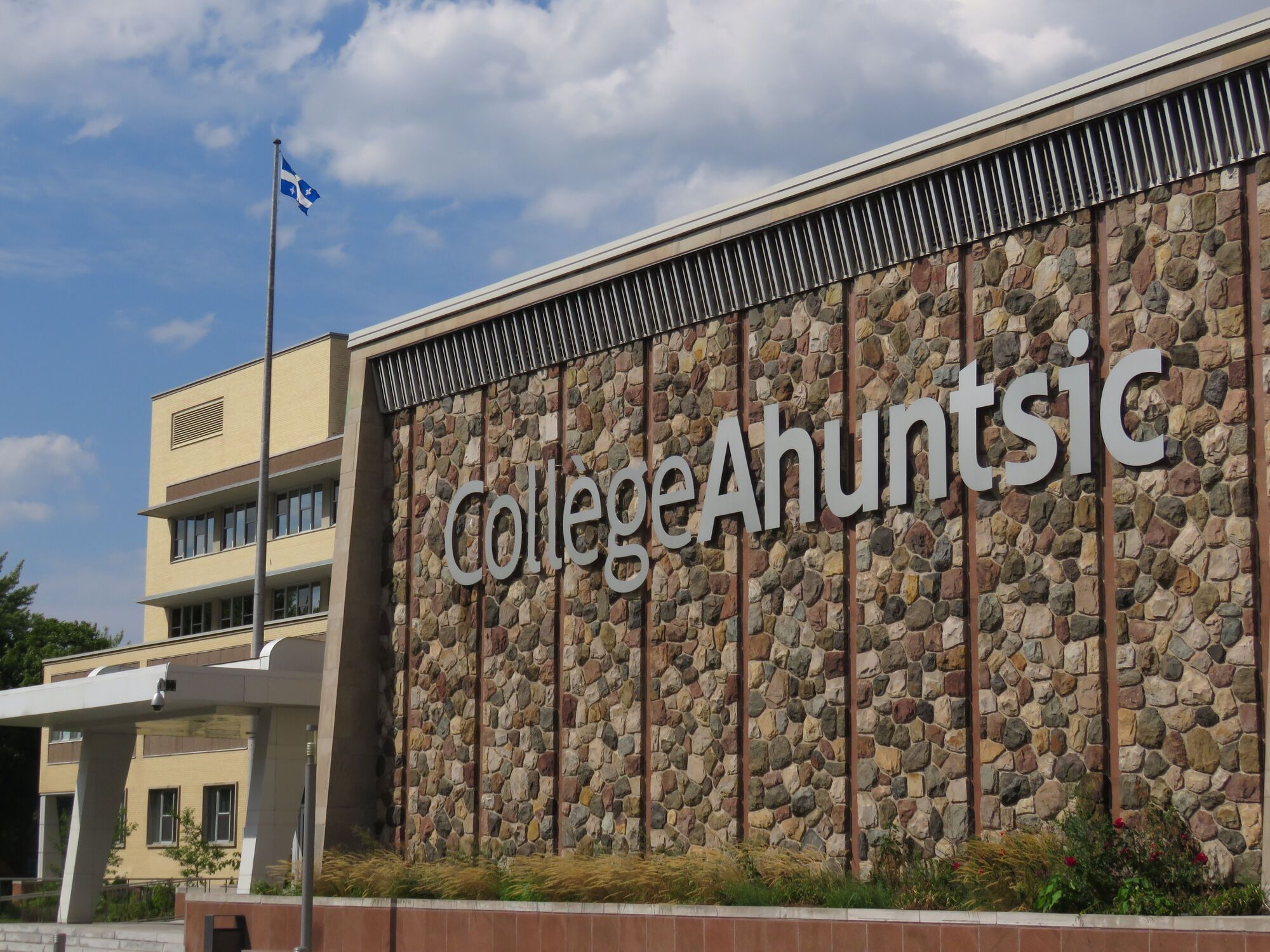 Ahuntsic College