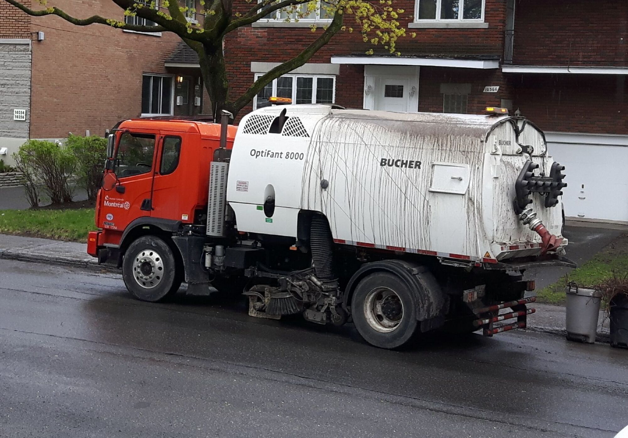 camion balayeur nettoyage de rues