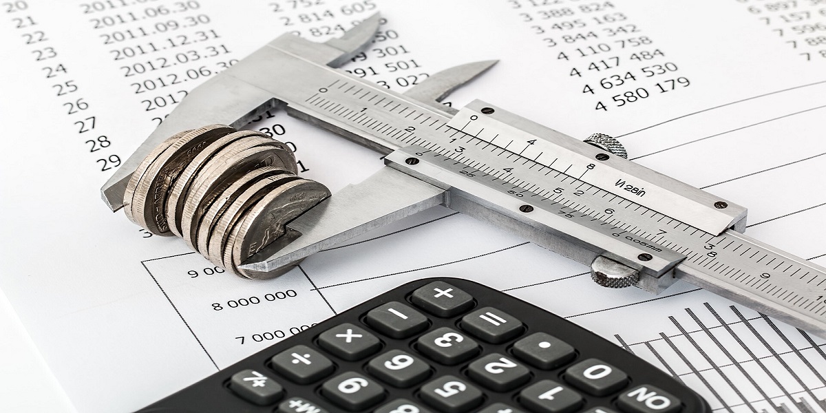 Revenus - Calculatrice, clé à molette enserrant des pièces de monnaie et état de compte - Crédit: illustration Pixabay