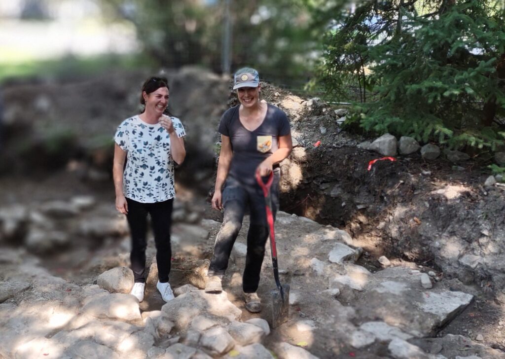 Fort-Lorette Justine Bourguignon-Tétreault et Émilie Desrosiers, archéologue à la Ville de Montréal