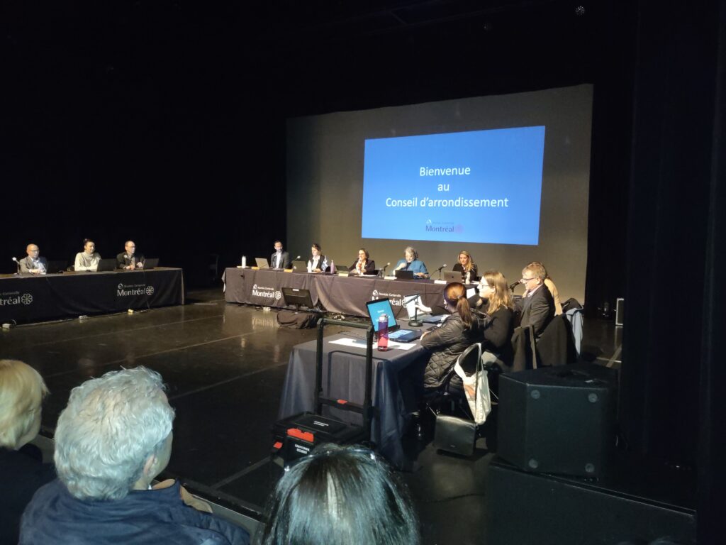 Le conseil d'arrondissement à la salle de spectacle de la maison de la culture Ahuntsic