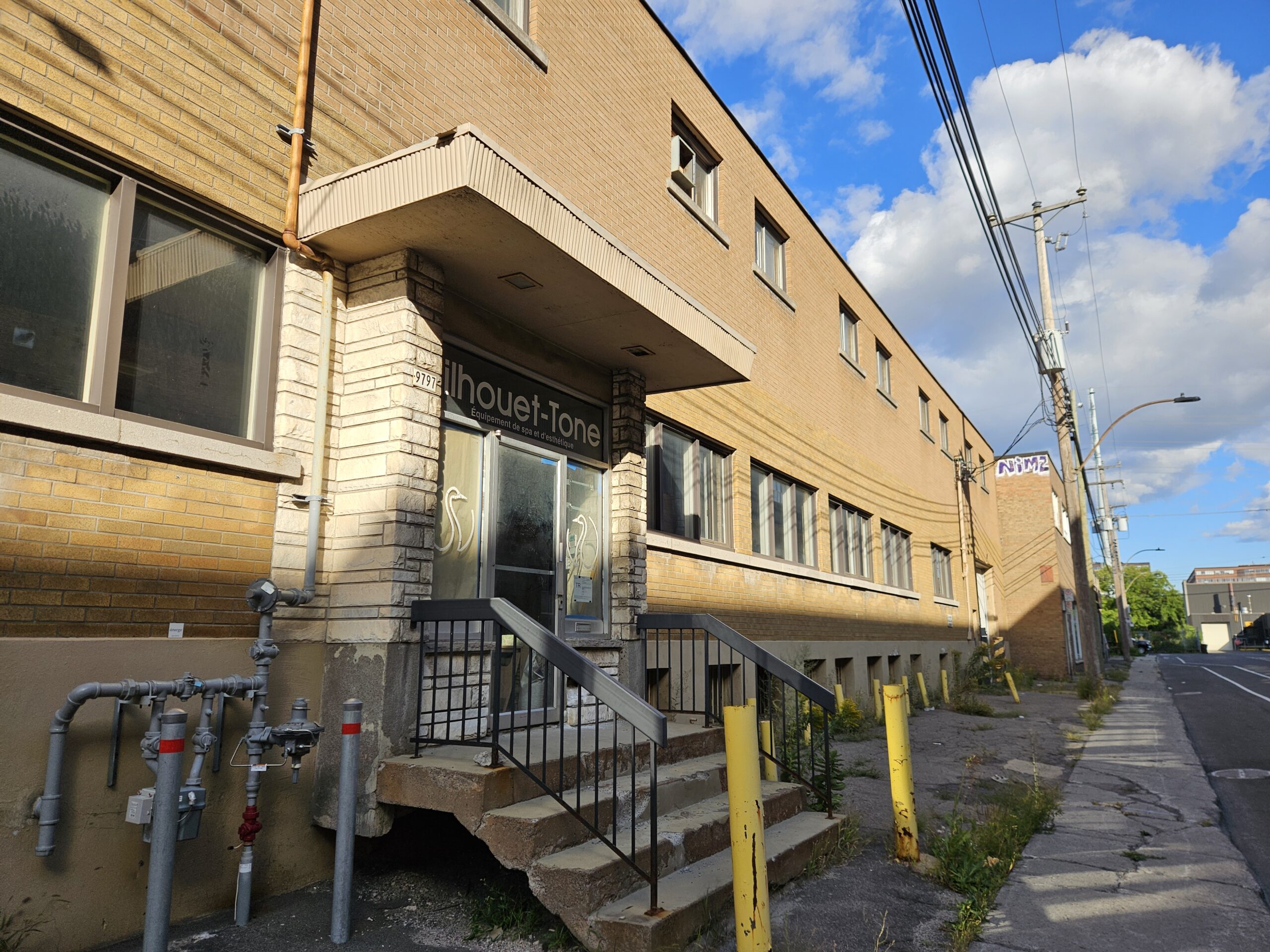 Le Centre d'art Battat sera dans l'ancien bâtiment industriel situé au 9797 rue Tholhurst. Photo: Benoît Dosseh / JDV