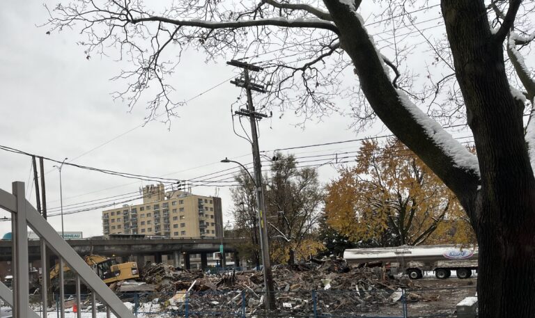 Il ne reste désormais qu’un tas de gravats au 745, boulevard Crémazie Est