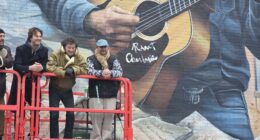 Robert Charlebois signe sa murale