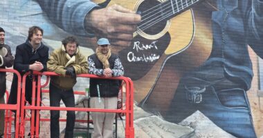 Robert Charlebois signe sa murale