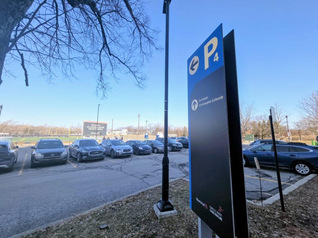 Complexe Claude-Robillard stationnement