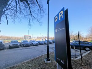 Complexe Claude-Robillard stationnement