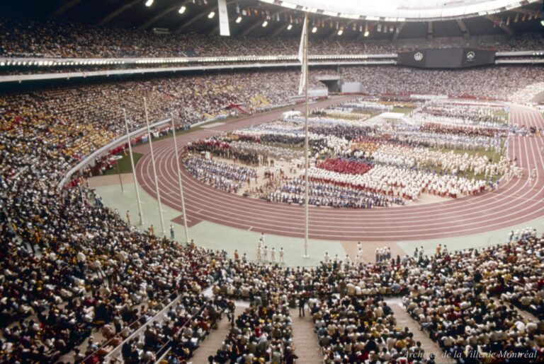 Cérémonie d’ouverture des Jeux Olympiques de Montréal, 17 juillet 1976. Archives de la Ville de Montréal.