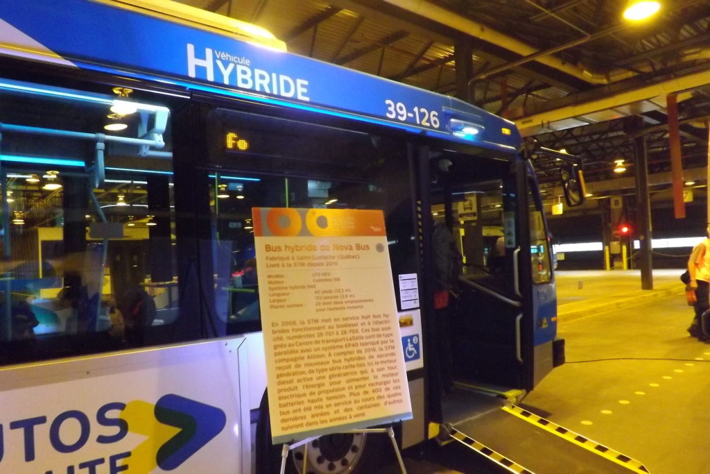 Autobus Hybride de Nova Bus présentement en utilisation dans la flotte d'autobus de la STM(Photo : jdv - P. Rachiele)