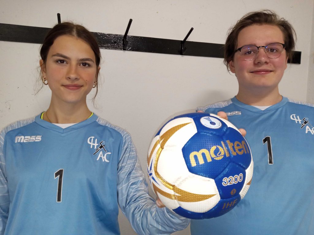 Élisabeth Brisson et Pasqualino Pietracupa, gardiens de but de handball pour le CHAC (Photo : Leïla Fayet – JDV)